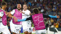El Barca kecolongan kembali pada menit ke-89, Inter kembali unggul dari gol Robin Gosens. AP/Joan Monfort