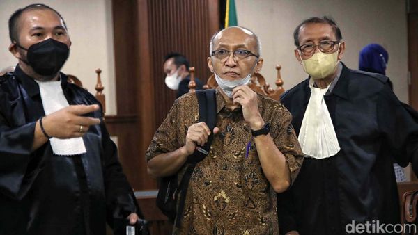 Eks Dirut Taspen Life Jalani Sidang Dakwaan