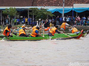 Nelayan di Gresik Gelar Lomba Dayung Bentuk Syukur Hasil Tangkapan Melimpah