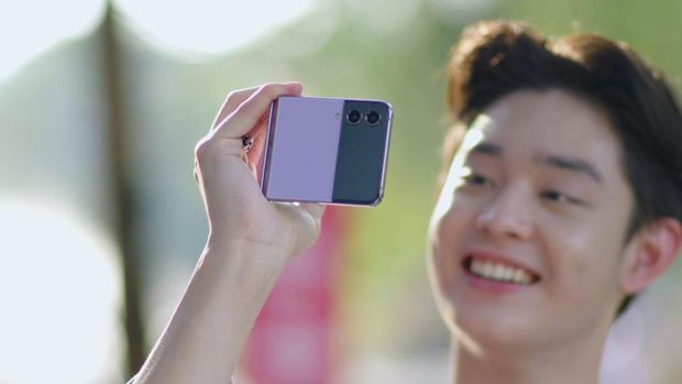 Gabriel Prince merekam momen liburan lebih seru dengan cara unik pakai FlexCam pada Galaxy Z Flip4 5G