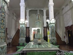 Jurit Malam: Para Penjaga yang Berteman Dengan Sunyi Balai Kota Cirebon