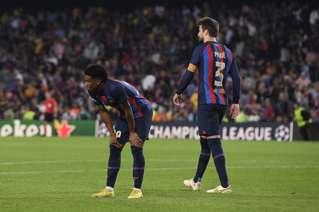 BARCELONA, SPAIN - OCTOBER 12: Barcelonaâs Alex Balde gestures during the UEFA Champions League football match between FC Barcelona and Inter Milan at the Camp Nou Stadium in Barcelona, Spain on October 12, 2022. (Photo by Adria Puig/Anadolu Agency via Getty Images)
