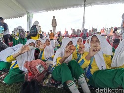 Ribuan Pelajar di Blitar Diajak Makan Telur Peringati Hari Telur Sedunia