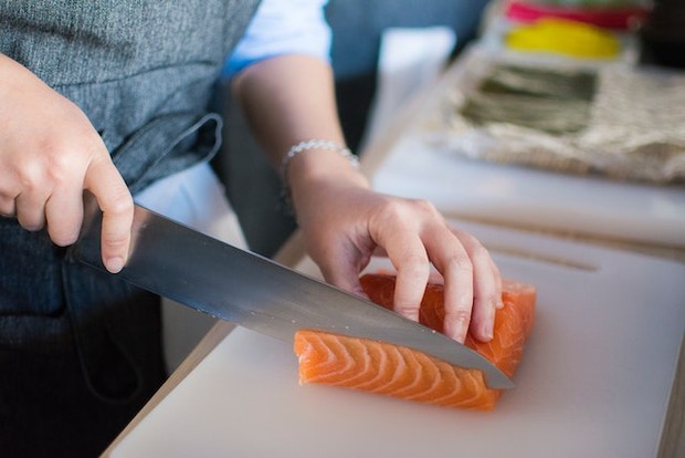 Ikan Salmon / foto : pexels.com/HuyPhan