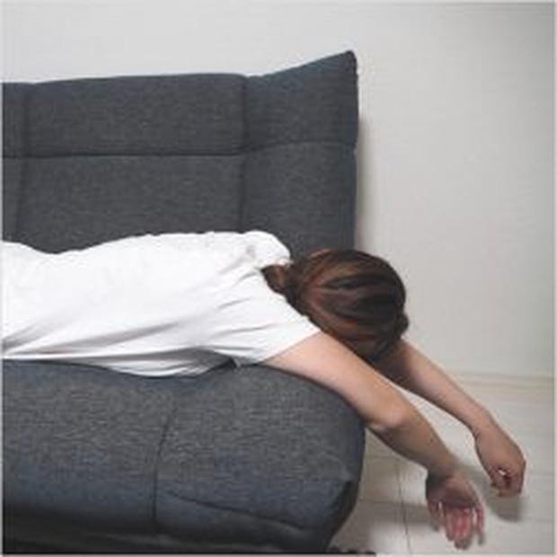 seseorang yang terkenal toxic positivity dan berakhir menghindari masalah