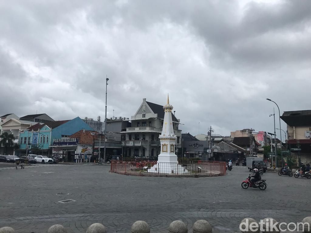 Jogja Mendung, Begini Kondisi Hari Tanpa Bayangan Siang Ini Jogja Mendung, Begini Kondisi Hari Tanpa Bayangan Siang Ini