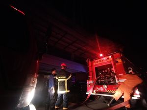 Listrik Sempat Padam saat Tower 4 Pollux Habibie Terbakar Listrik Sempat Padam saat Tower 4 Pollux Habibie Terbakar