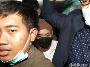 Lesti Kejora Tiba-tiba Mau Cabut Laporan KDRT Rizky Billar Lesti Kejora Tiba-tiba Mau Cabut Laporan KDRT Rizky Billar