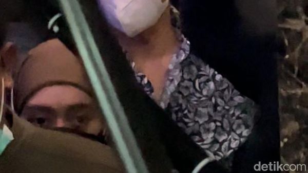 Potret Billar Berbaju Oranye, Lesti Tiba-tiba datang ke Polres Jaksel