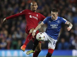 Rangers berani mengambil inisiatif serangan sejak menit awal dan menekan pertahanan Liverpool.
