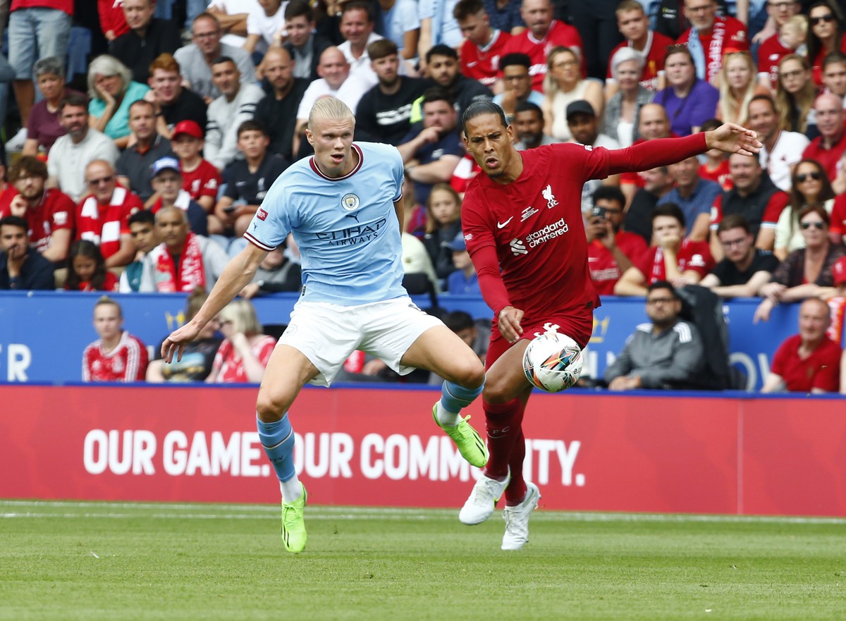 Liverpool akan menantang Manchester City, Virgil van Dijk menegaskan itu bukan duelnya melawan Erling Haaland. (Foto: DeFodi Images via Getty Images/DeFodi Images)