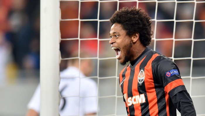 FC Shakhtar Donetsk's Luiz Adriano celebrates after scoring during the UEFA Champions League football match between FC Shakhtar Donetsk and FC BATE Borisov in Lviv on November 5, 2014. AFP PHOTO/ SERGEI SUPINSKY        (Photo credit should read SERGEI SUPINSKY/AFP via Getty Images)
