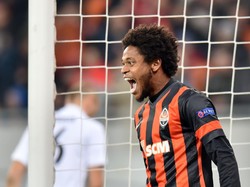 Luiz Adriano mencetak hat-trick dalam tempo 12 menit saat Shakhtar Donetsk bantai BATE Borislov 7-0 di Liga Champions 2014/2015. (Foto: AFP via Getty Images/SERGEI SUPINSKY)