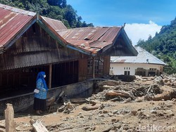Warga Mamuju Minta Direlokasi Usai Rumah Ambruk Diterjang Banjir Bandang