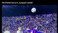 Aksi Gerard Pique yang ini juga banyak diledek. Foto: dok. Twitter