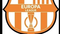 Sampai crest Barcelona pun memunculkan trofi Liga Europa dalam meme ini. Foto: dok. Twitter