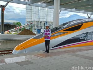Eri Cahyadi Berharap Kereta Cepat Jakarta-Surabaya Terwujud Eri Cahyadi Berharap Kereta Cepat Jakarta-Surabaya Terwujud