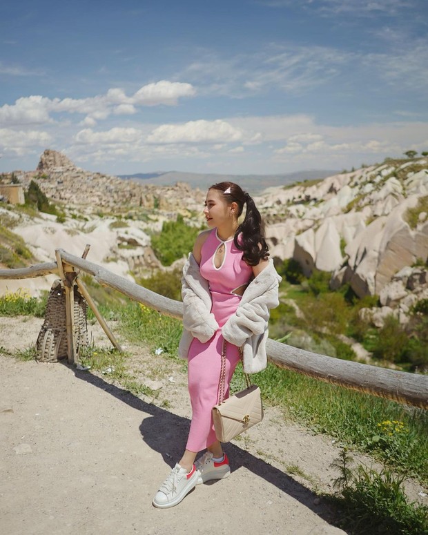 Prilly Latuconsina - Cheerfull/Foto: Instagram/@prillylatuconsina96