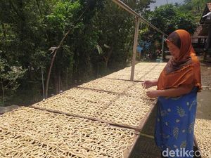 Melihat Renyahnya Produksi Slondok di Desa Kenalan Borobudur Melihat Renyahnya Produksi Slondok di Desa Kenalan Borobudur