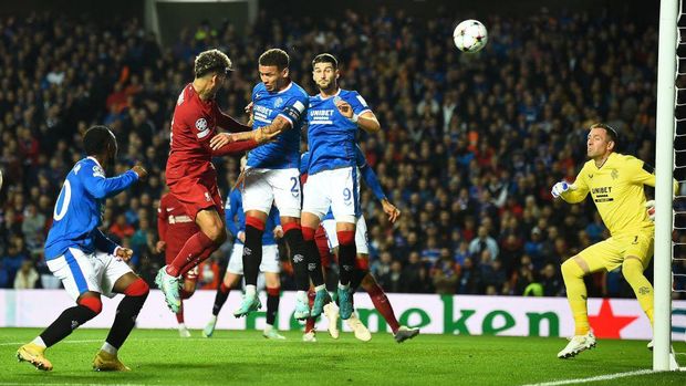 Liverpool's Brazilian striker Roberto Firmino (2L) scores his team's first goal during the UEFA Champions League Group A football match between  Glasgow Rangers and Liverpool at the Ibrox Stadium, in Glasgow, on October 12, 2022. (Photo by ANDY BUCHANAN / AFP) (Photo by ANDY BUCHANAN/AFP via Getty Images)