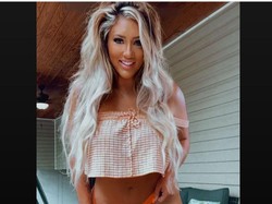 Model Seksi Pindah ke Desa Terisolasi Setelah Di-bully karena Konten OnlyFans