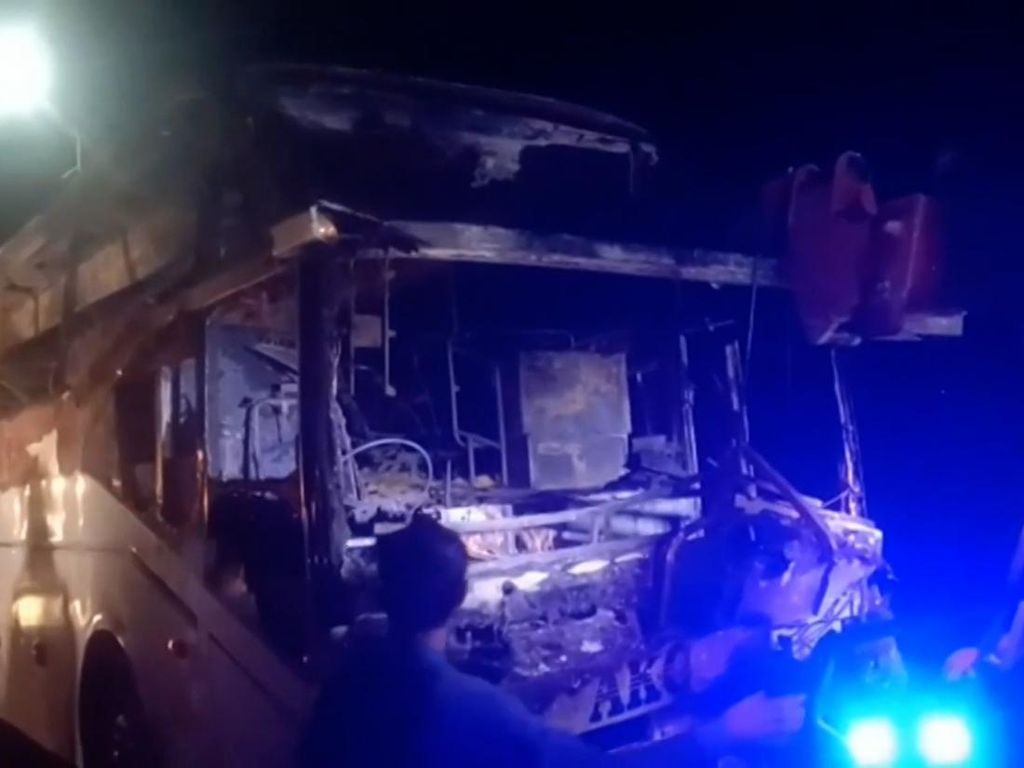 17 Orang Tewas Dalam Kebakaran Bus di Pakistan