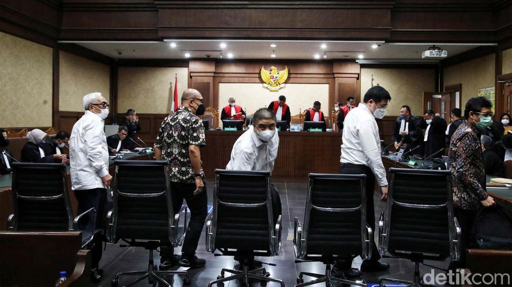 Saksi Tak Hadir, Sidang Kasus Korupsi Minyak Goreng Ditunda Saksi Tak Hadir, Sidang Kasus Korupsi Minyak Goreng Ditunda