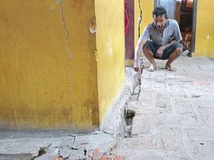 Tanah Retak di Tulungagung Makin Parah, 61 Rumah Terdampak