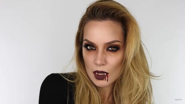 Makeup vampir untuk pesta halloween