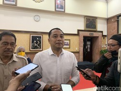 Walkot Eri Gowes Bareng Sekjen PDIP Perkuat Kolaborasi Kepala Daerah Jatim