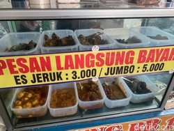 Alasan Pemilik Warung di Surabaya Jual Seporsi Makan-Minum Serba Rp 5.000