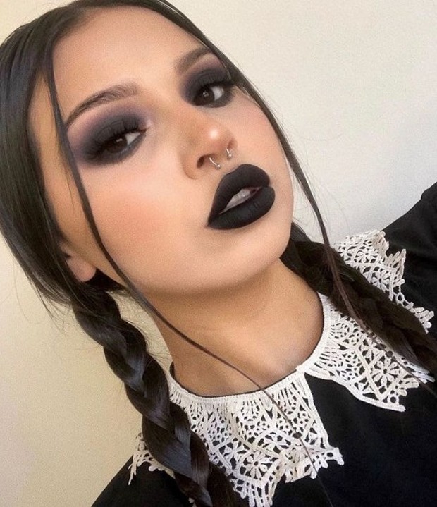 Makeup karakter Wednesday Addams