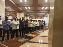 11 Amalan Sunnah sebelum Sholat Jumat, dari Mandi hingga Diam di Masjid