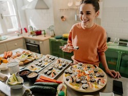 Apa Benar Makan Sushi Bikin Gemuk? Ini Kata Chef dan Pakar