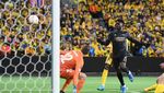 Arsenal Gak Kedinginan Duduk di Dua Puncak?