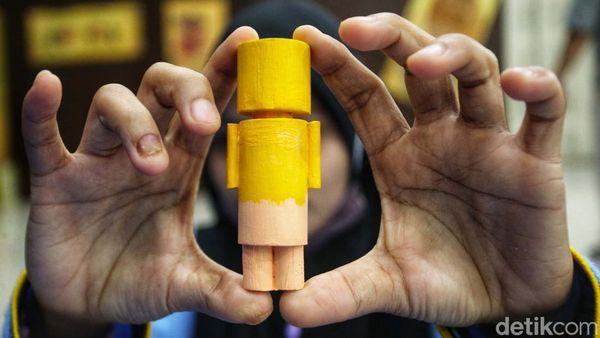 Asah Kemampuan, Warga Panti Jakarta Belajar Kesenian Kriya