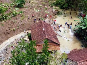 Update Terkini Banjir-Longsor di 81 Desa Kebumen Update Terkini Banjir-Longsor di 81 Desa Kebumen
