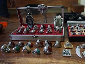Cincin Monel Handmade di Mojokerto Eksis Sejak 1980 Digandrungi Pecinta Akik Cincin Monel Handmade di Mojokerto Eksis Sejak 1980 Digandrungi Pecinta Akik