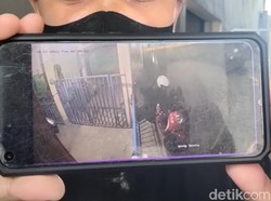 Awas! Pria Bermodus Pakaian Rapi Jadi Maling Motor di Surabaya