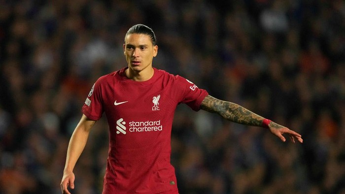 GLASGOW, SCOTLAND - OCTOBER 12: Darwin Nunez of Liverpool FC controls the ball during the UEFA Champions League group A match between Rangers FC and Liverpool FC at Ibrox Stadium on October 12, 2022 in Glasgow, United Kingdom. (Photo by Ulrik Pedersen/DeFodi Images via Getty Images)