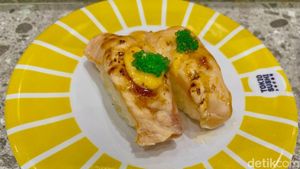 Oishii! Di Tokio Sushi Bisa Makan Salmon Mentai Enak Rp 15.000