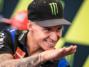 Fabio Quartararo Tetap Tenang di Tengah Kepungan Fabio Quartararo Tetap Tenang di Tengah Kepungan