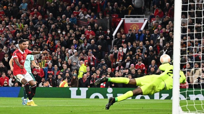 Omonia's Nigerian goalkeeper Francis Uzoho (R) saves a shot from Manchester United's English striker Marcus Rashford (L) during the UEFA Europa League Group E football match between Manchester United and Omonoia Nicosia, at Old Trafford stadium, in Manchester, north-west England, on October 13, 2022. (Photo by Oli SCARFF / AFP) (Photo by OLI SCARFF/AFP via Getty Images)
