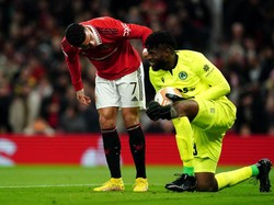 Pada sebuah kesempatan, tampak interaksi di antara Uzoho dan Ronaldo. Foto: PA Images via Getty Images/Martin Rickett - PA Images