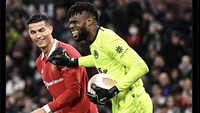 Francis Uzoho sendiri gembira sekali dengan penampilannya, walaupun Omonia kalah 0-1 di Old Trafford. Itu tak lepas dari fakta bahwa ia adalah fans MU. Foto: dok. Twitter/Internet