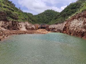Muncul 2 Mata Air di Pantai Gesing usai Pengerukan Tanah untuk Pelabuhan Muncul 2 Mata Air di Pantai Gesing usai Pengerukan Tanah untuk Pelabuhan