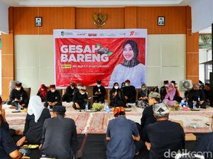 Bupati Ipuk Kembali Lesehan Bareng Kades, Bahas Stunting hingga Sampah