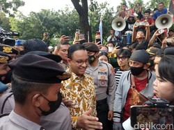 Anies Debat dengan Massa yang Tuntut Pergub Penggusuran Era Ahok Dicabut