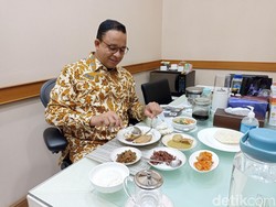 Makan Siang Terakhir Anies di Balkot DKI, Menunya Gudeg dan Sup Ikan Manado