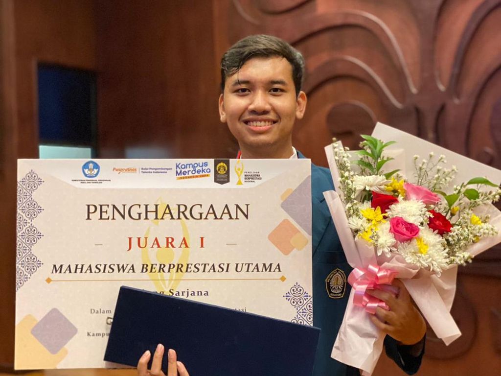 Kisah Ilham Muhammad, Juara Pilmapres 2022 yang Miliki Puluhan Prestasi